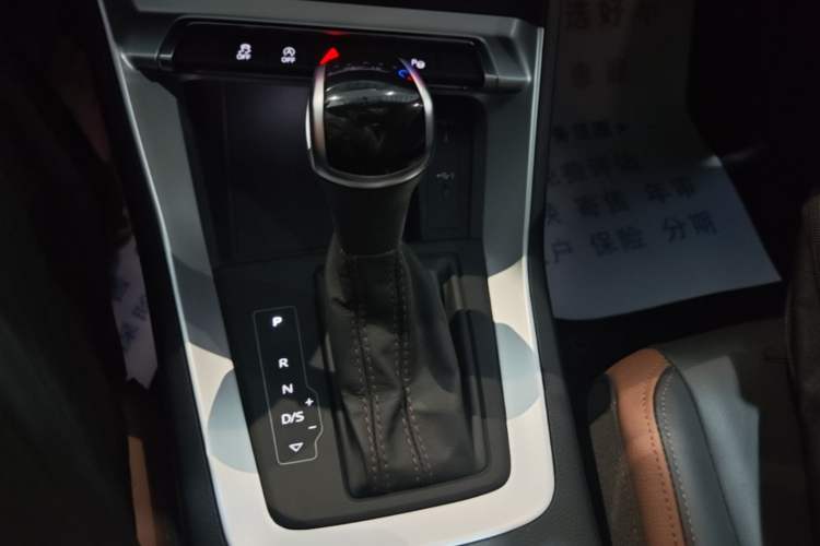 Used Audi Q3 2022 35 TFSI Fashionable and Elegant Model Gear Lever