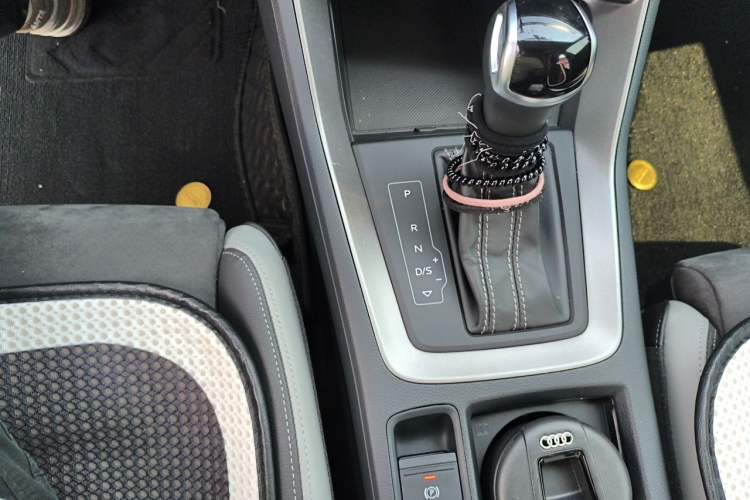 Used Audi Q3 2022 35 TFSI Progressive Dynamic Edition Gear Lever