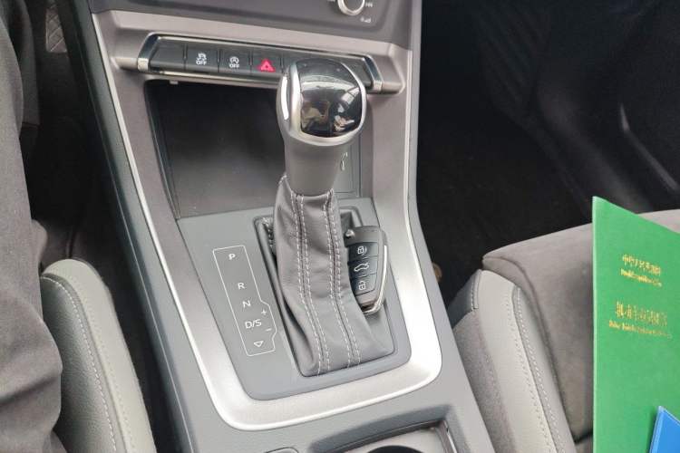 Used Audi Q3 2022 35 TFSI Fashion Dynamic Model Gear Lever
