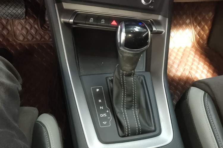 Used Audi Q3 2022 35 TFSI Fashion Dynamic Model Gear Lever