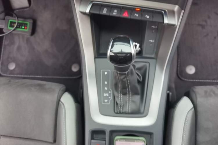Used Audi Q3 2022 35 TFSI Fashion Dynamic Model Gear Lever
