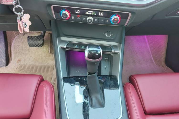 Used Audi Q3 2022 35 TFSI Progressive Dynamic Edition Gear Lever