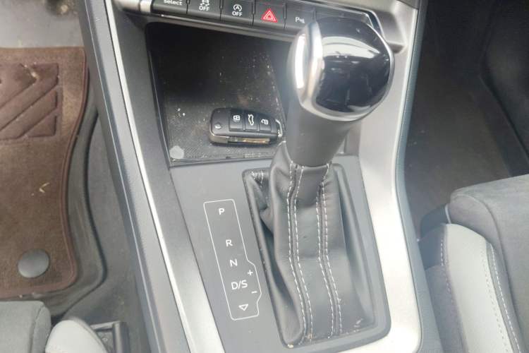 Used Audi Q3 2022 45 TFSI quattro Fashion Dynamic Model Gear Lever