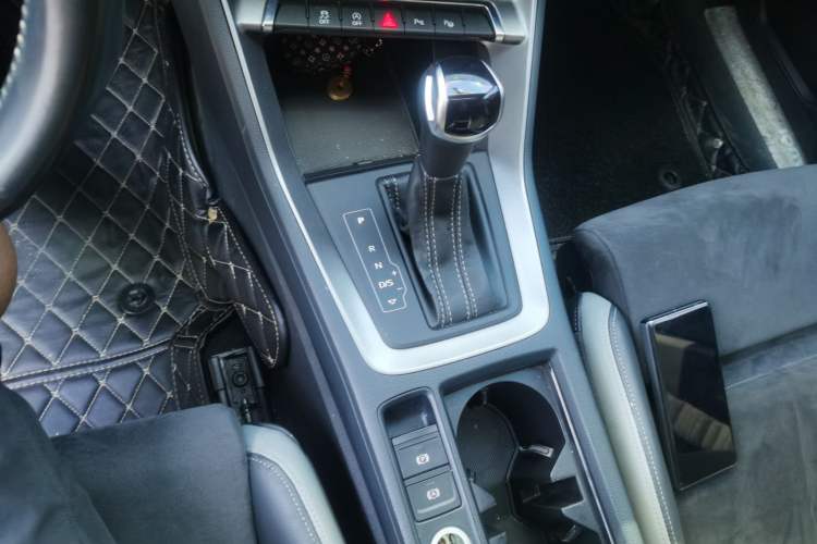 Used Audi Q3 2022 35 TFSI Fashion Dynamic Model Gear Lever