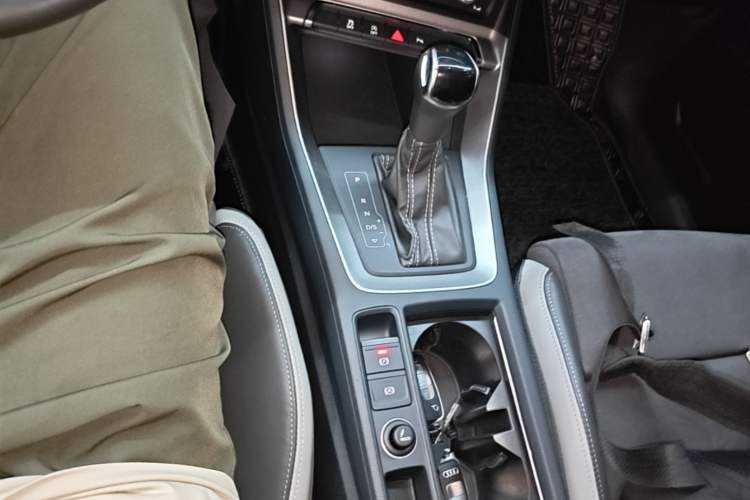 Used Audi Q3 2022 35 TFSI Progressive Dynamic Edition Gear Lever