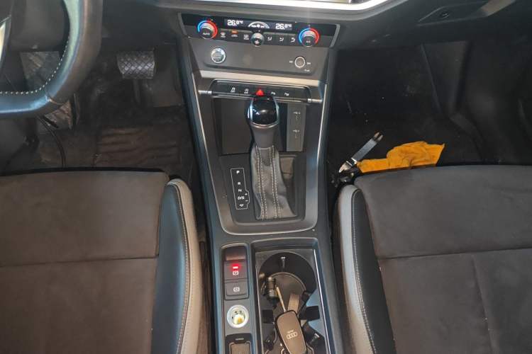 Used Audi Q3 2022 35 TFSI Fashion Dynamic Model Gear Lever