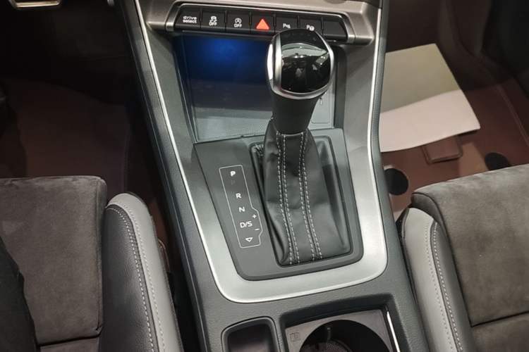 Used Audi Q3 2022 40 TFSI Fashion Dynamic Model Gear Lever