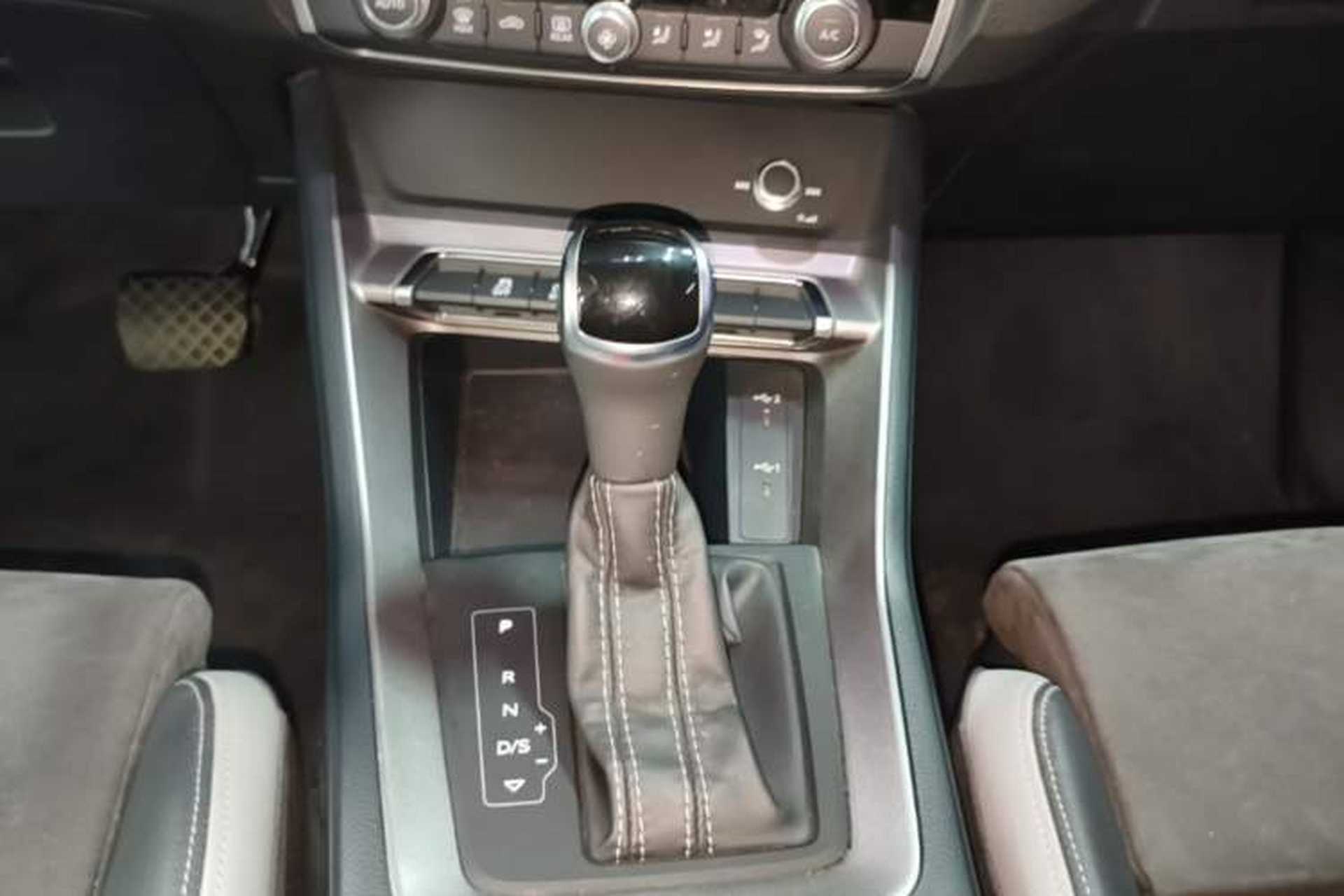 Used Audi Q3 2022 35 TFSI Progressive Dynamic Edition Gear Lever