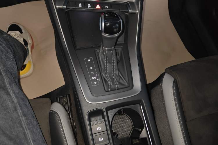 Used Audi Q3 2022 35 TFSI Progressive Dynamic Edition Gear Lever