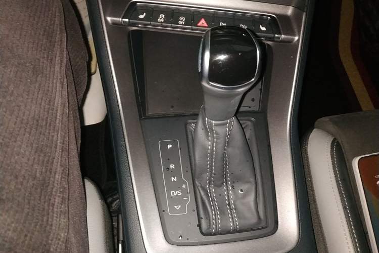 Used Audi Q3 2022 35 TFSI Fashion Dynamic Model Gear Lever