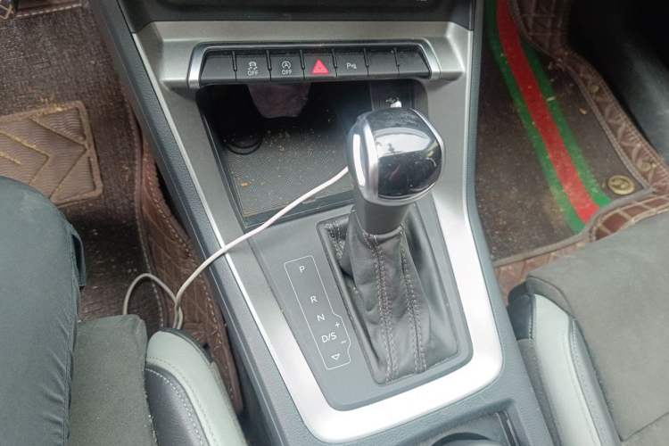 Used Audi Q3 2022 35 TFSI Progressive Dynamic Edition Gear Lever