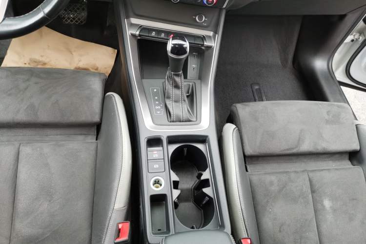 Used Audi Q3 2022 35 TFSI Progressive Dynamic Edition Gear Lever