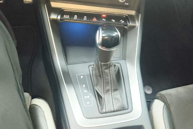 Used Audi Q3 2022 45 TFSI quattro Fashion Dynamic Model Gear Lever