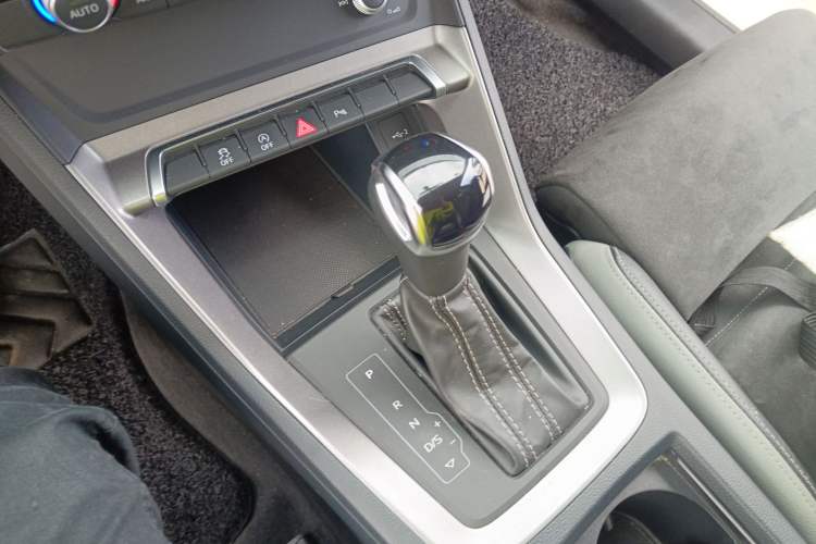 Used Audi Q3 2022 35 TFSI Progressive Dynamic Edition Gear Lever
