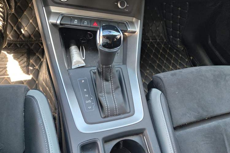 Used Audi Q3 2022 35 TFSI Fashion Dynamic Model Gear Lever