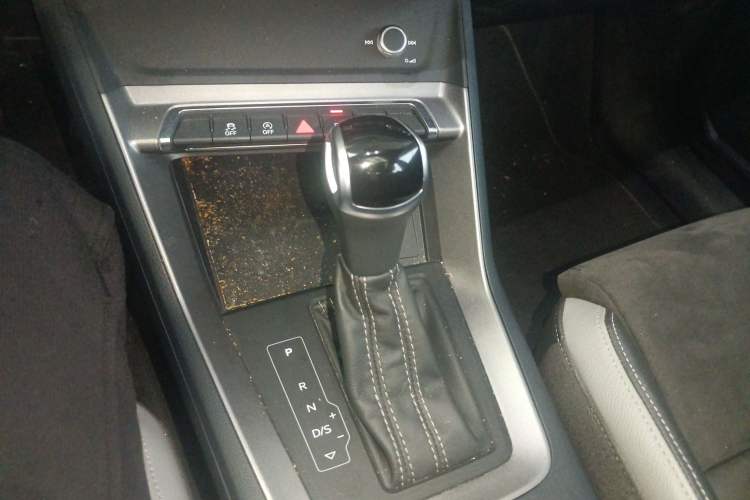 Used Audi Q3 2022 35 TFSI Progressive Dynamic Edition Gear Lever