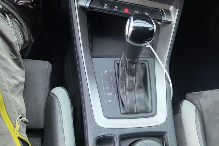 Used Audi Q3 2022 35 TFSI Fashion Dynamic Model Gear Lever