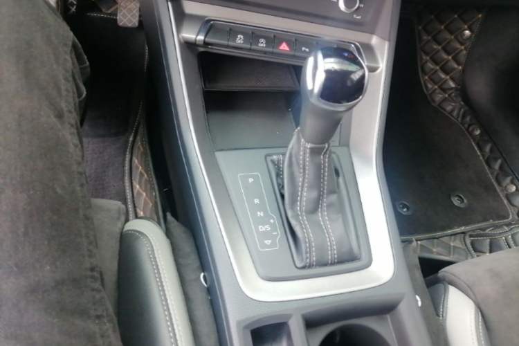 Used Audi Q3 2022 35 TFSI Fashion Dynamic Model Gear Lever
