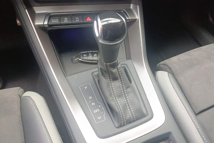 Used Audi Q3 2022 40 TFSI Fashion Dynamic Model Gear Lever