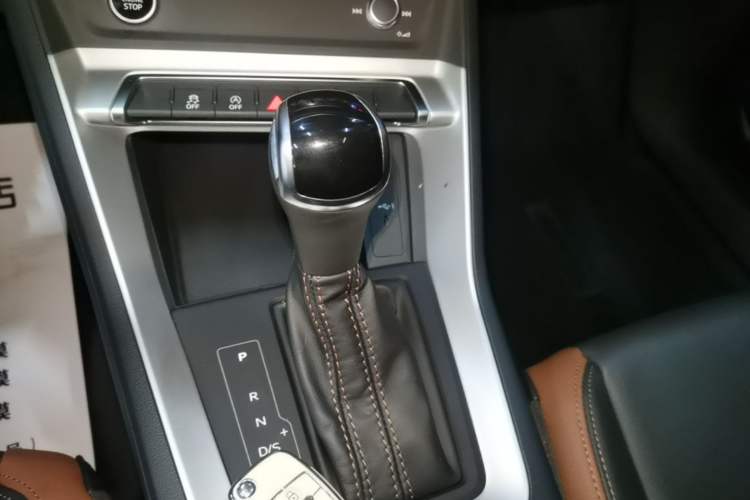 Used Audi Q3 2022 35 TFSI Fashionable and Elegant Model Gear Lever