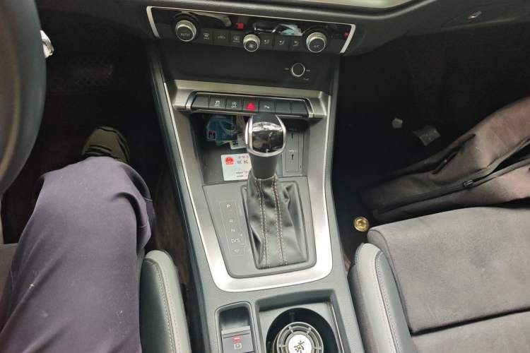 Used Audi Q3 2022 35 TFSI Progressive Dynamic Edition Gear Lever