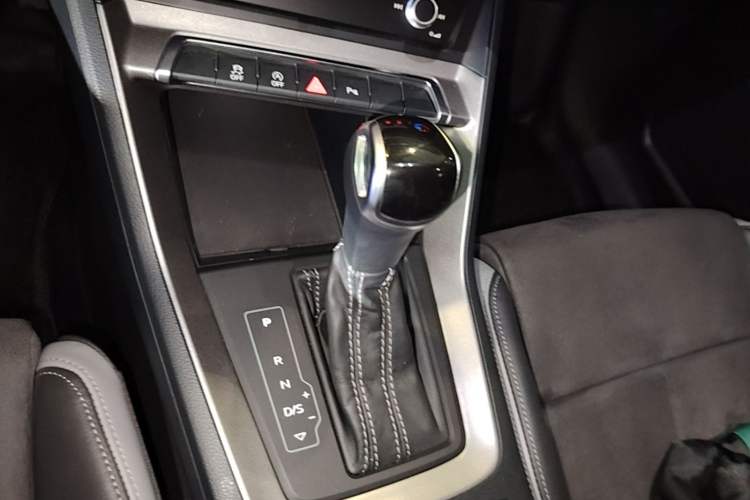 Used Audi Q3 2022 35 TFSI Progressive Dynamic Edition Gear Lever