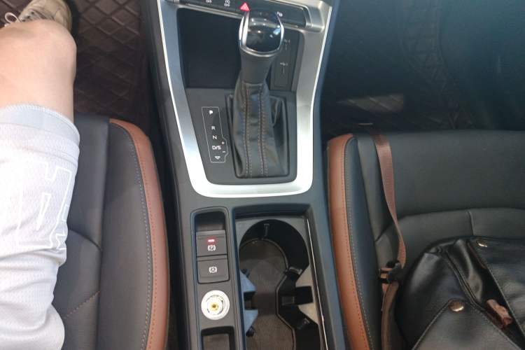 Used Audi Q3 2022 35 TFSI Fashionable and Elegant Model Gear Lever
