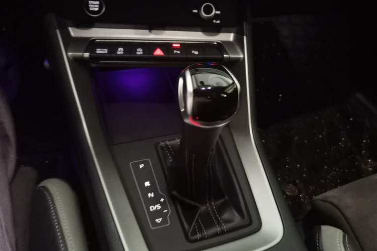 Used Audi Q3 2022 40 TFSI Fashion Dynamic Model Gear Lever