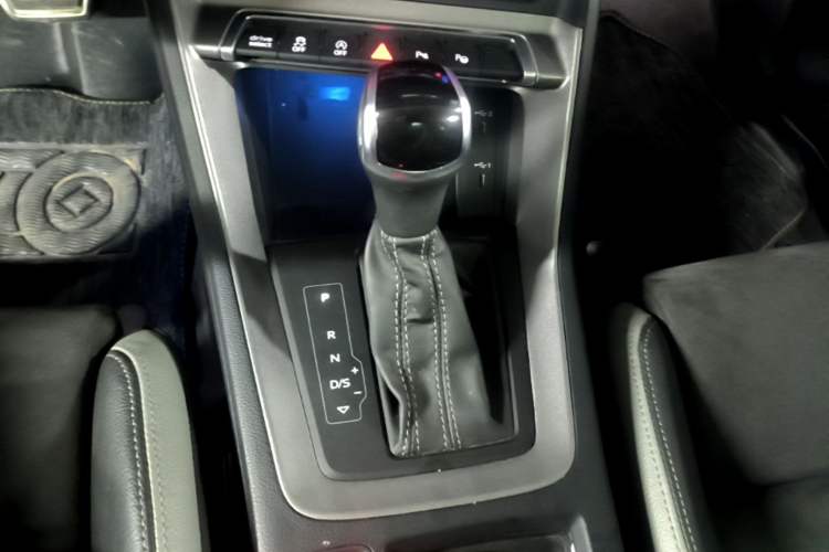 Used Audi Q3 2022 40 TFSI Fashion Dynamic Model Gear Lever