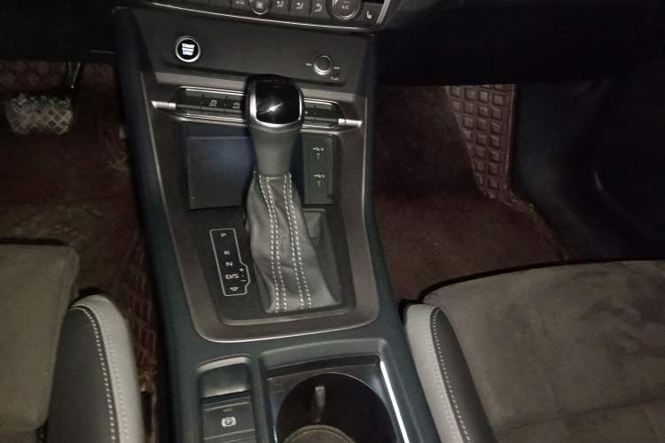 Used Audi Q3 2022 35 TFSI Fashion Dynamic Model Gear Lever