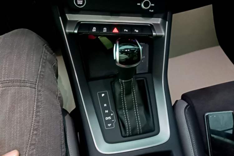 Used Audi Q3 2022 35 TFSI Fashion Dynamic Model Gear Lever