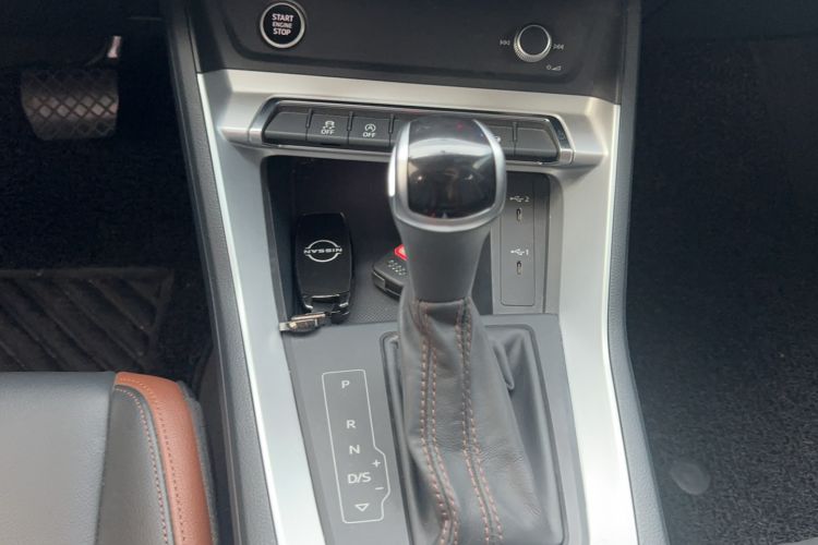 Used Audi Q3 2022 35 TFSI Fashionable and Elegant Model Gear Lever