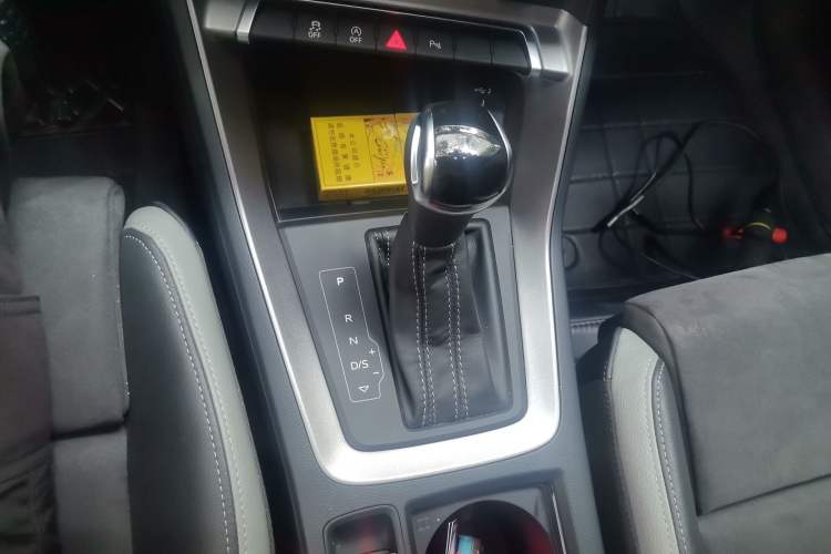 Used Audi Q3 2022 35 TFSI Progressive Dynamic Edition Gear Lever