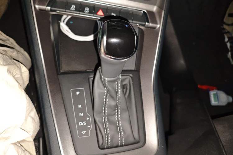 Used Audi Q3 2022 35 TFSI Progressive Dynamic Edition Gear Lever