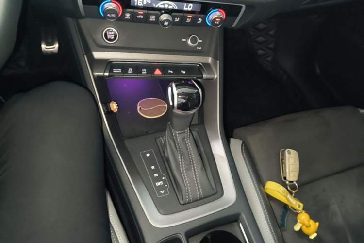 Used Audi Q3 2022 40 TFSI Fashion Dynamic Model Gear Lever