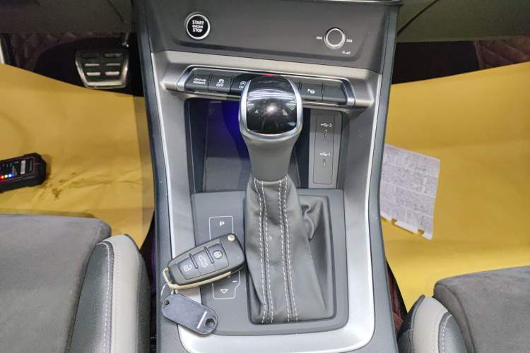 Used Audi Q3 2022 40 TFSI Fashion Dynamic Model Gear Lever