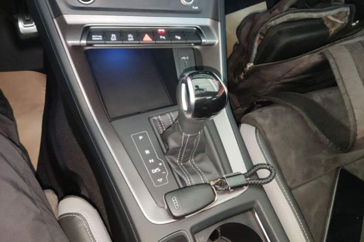Used Audi Q3 2022 40 TFSI Fashion Dynamic Model Gear Lever