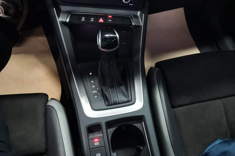 Used Audi Q3 2022 35 TFSI Progressive Dynamic Edition Gear Lever