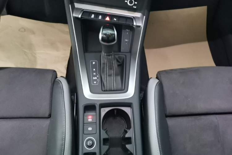 Used Audi Q3 2022 35 TFSI Progressive Dynamic Edition Gear Lever