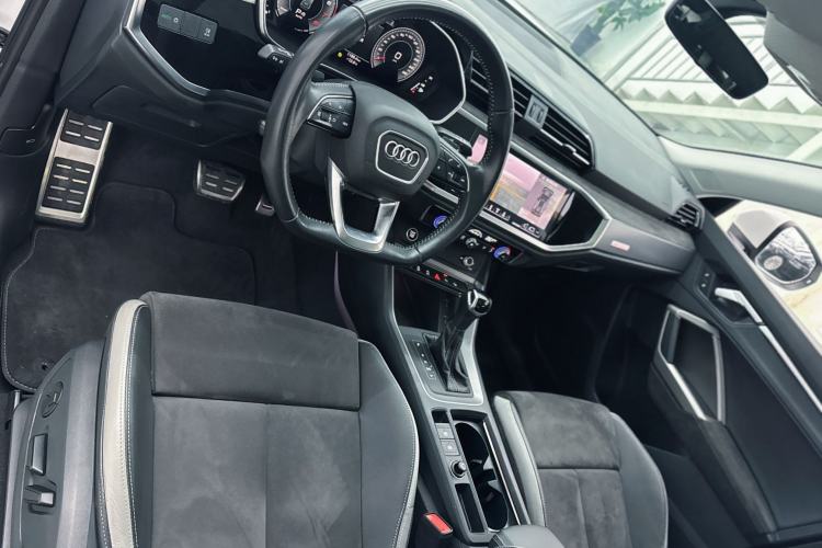 Used Audi Q3 2022 40 TFSI Fashion Dynamic Model Interior 1