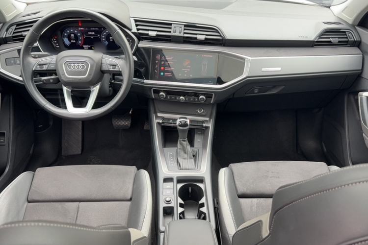 Used Audi Q3 2022 35 TFSI Progressive Dynamic Edition Interior 1