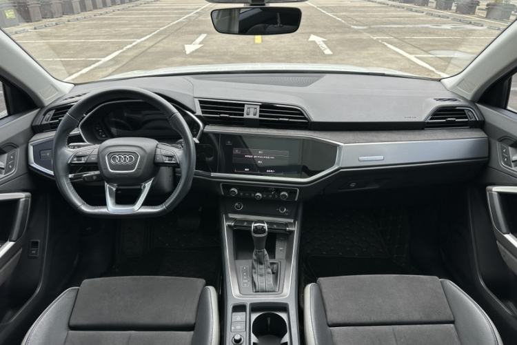 Used Audi Q3 2022 35 TFSI Fashion Dynamic Model Interior 1