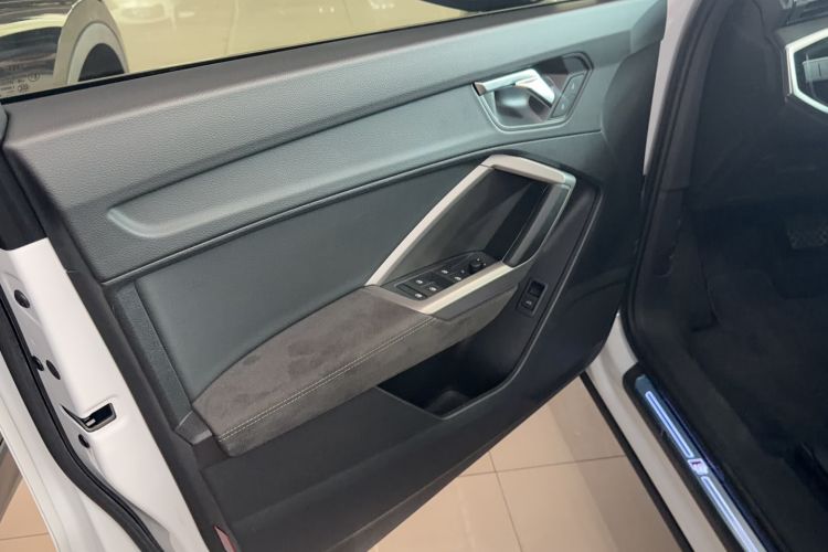Used Audi Q3 2022 35 TFSI Fashion Dynamic Model Interior 2