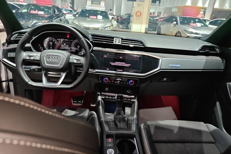 Used Audi Q3 2022 45 TFSI quattro Fashion Dynamic Model Interior 2