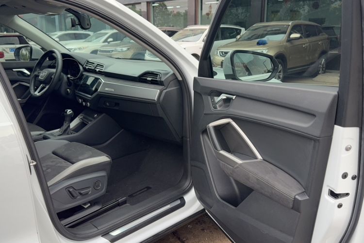 Used Audi Q3 2022 35 TFSI Progressive Dynamic Edition Interior 2