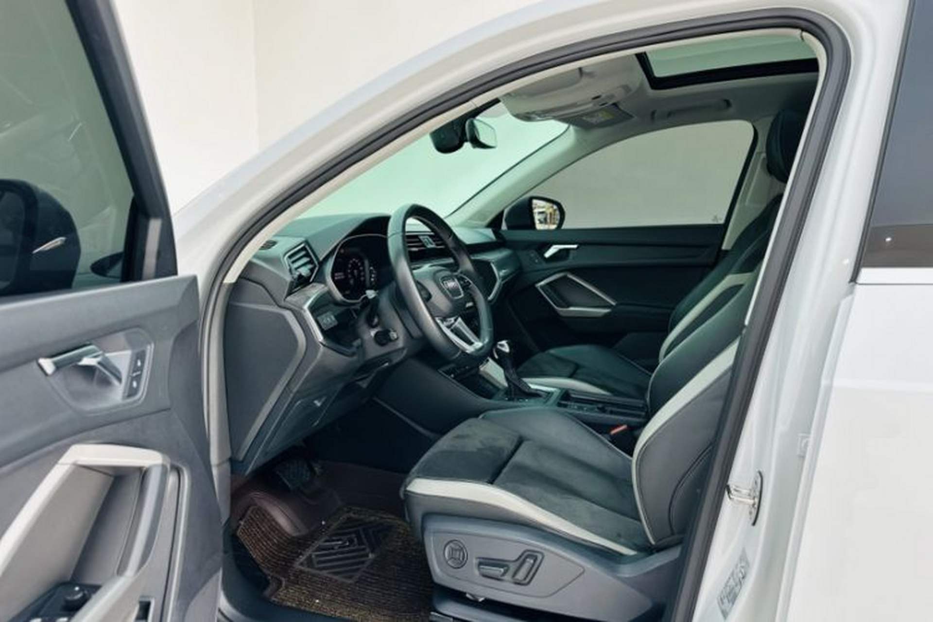 Used Audi Q3 2022 35 TFSI Progressive Dynamic Edition Interior 2