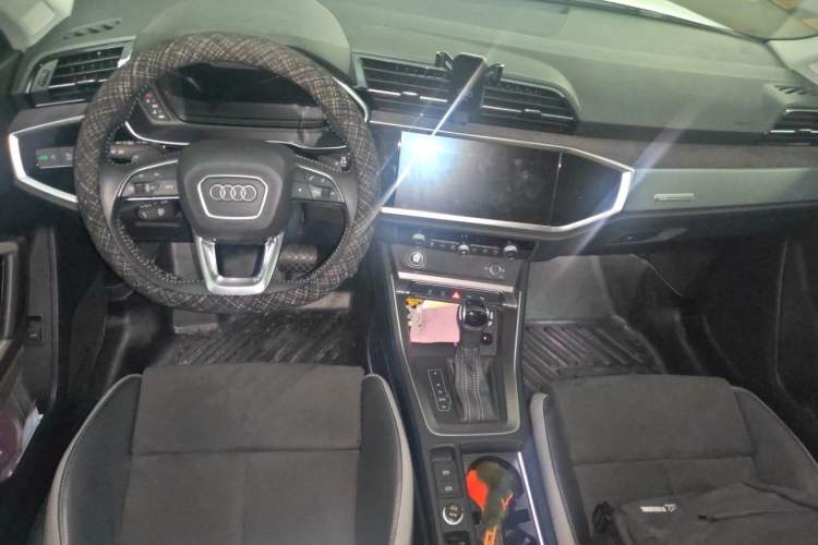 Used Audi Q3 2022 35 TFSI Fashion Dynamic Model Interior 2