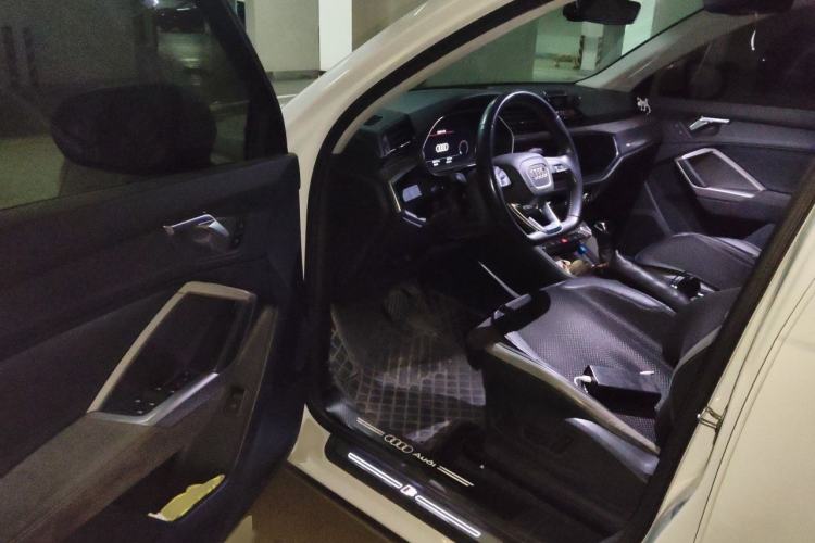 Used Audi Q3 2022 35 TFSI Fashion Dynamic Model Interior 3