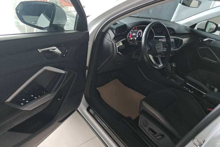 Used Audi Q3 2022 35 TFSI Progressive Dynamic Edition Interior 3
