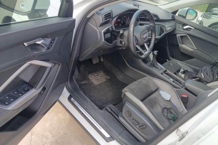 Used Audi Q3 2022 35 TFSI Progressive Dynamic Edition Interior 3